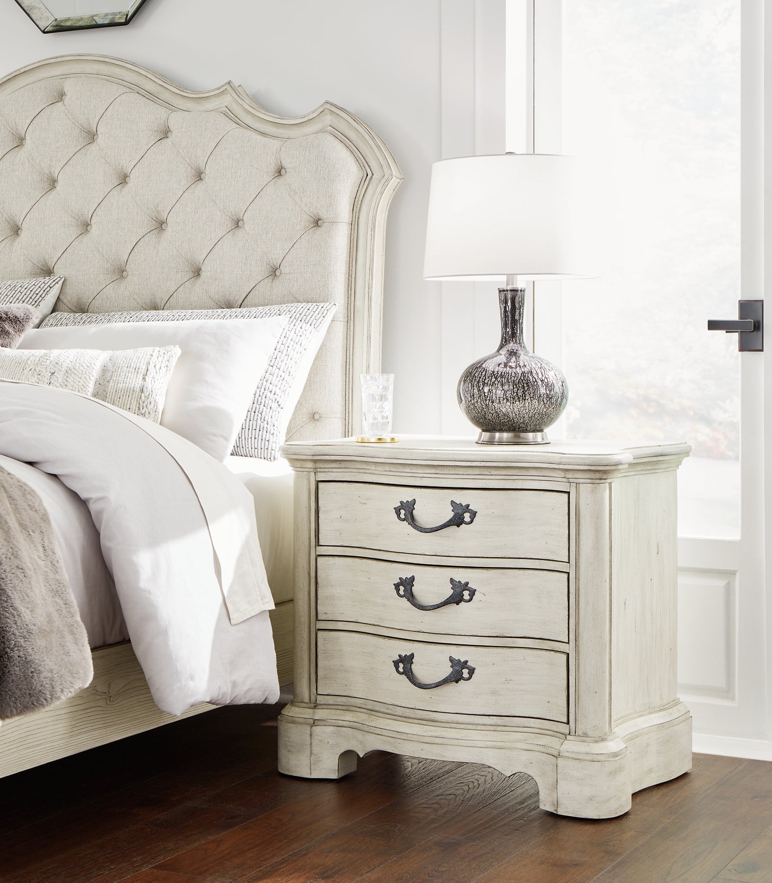 Arlendyne California King Upholstered Bed with Mirrored Dresser and 2 Nightstands at Towne & Country Furniture (AL) furniture, home furniture, home decor, sofa, bedding