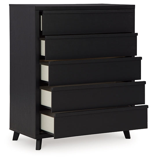 Danziar Five Drawer Wide Chest at Towne & Country Furniture (AL) furniture, home furniture, home decor, sofa, bedding